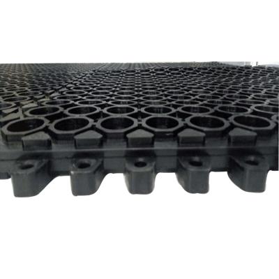 China 100%NBR Kitchen Room Waterproof Heavy Duty Anti-fatigue Workshop Room Hollow Rubber Interlocking Mats for sale