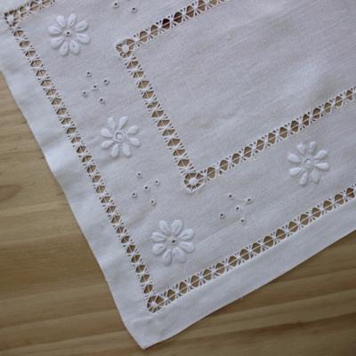 China Embroidery Washable White Day Hand Table Canvas Runner for sale