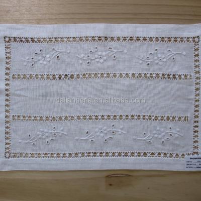 China Embroidery Washable White Day Hand Table Linen Place Mat for sale