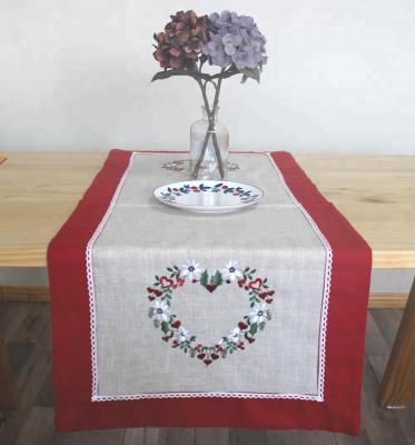 China Christmas Polyester Christmas Table Cloth Runner With Heart Flowers for sale