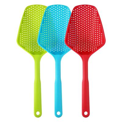 China Viable Colored Food Drain Shovel Strainers Scoop Colander Strainer Spoon for sale