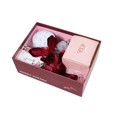 China Top Romantic Cute Set Environmentally Friendly Christmas Gift Gift Box With Cups Gift Sets For Women Man for sale