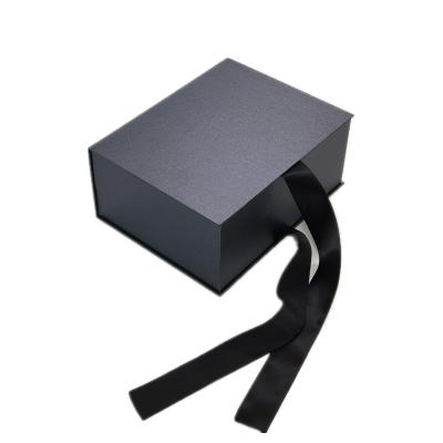 China Handmade Magnetic Folding Closure Cardboard Paper Ribbon Gift Boxes For Gift Packing for sale