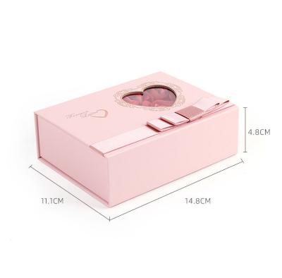 中国 New Recycled Materials Design Customize Heart Shape Clear Flower Arrangement Box And Bag With Handle 販売のため