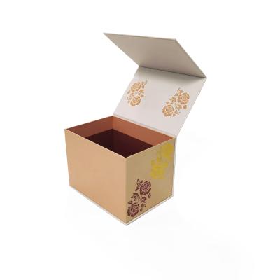 中国 Customized Exquisite Luxury Packaging High-grade Recycled Materials Flower Macaron Moon Cake Box With Logo 販売のため