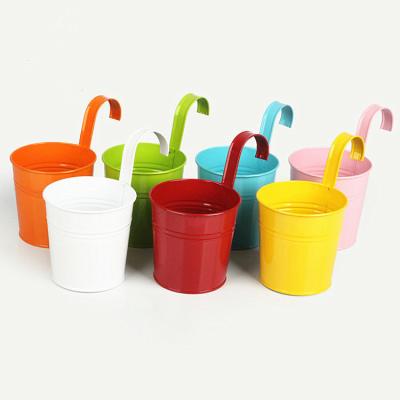 China Modern Multicolor Balcony Garden Planting Hanging Metal Flower Pots With Hook for sale