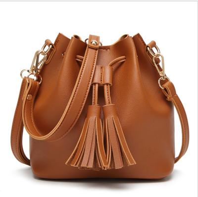 China Fashion Waterproof Women's Tassel Bucket Bag Portable Messenger Shoulder Bag for sale