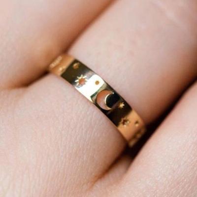 China Custom Trend Boys Band Ring Jewelry Moon And Star Shaped Resizable Yellow Gold Filled 925 Sterling Silver Sun And Moon Ring For Couple for sale