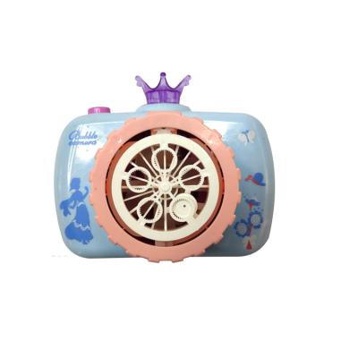 China 2022 Summer Hot Sale Plastic Color 5holes Outdoor Solid Cute Crown Kids Party Gift Soap Water Bubble Camera Machine Toys for sale