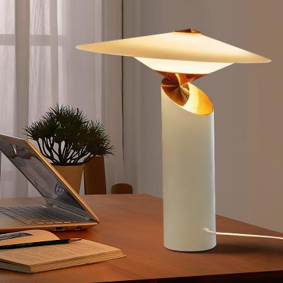 China Led Modern Nordic Hotel Bar Restaurant Bedroom Table Lamp Acrylic Modern Cordless Table Lamp for sale