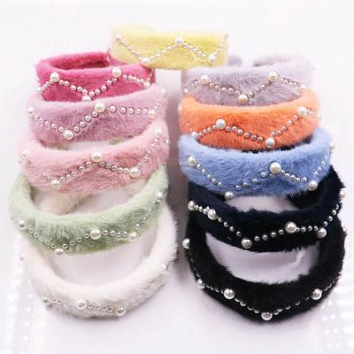 China Pretty Lady Fashion Women Warm Hair Accessories Faux Stone Pearl Fur Hairy Headband Hair Accessories for sale