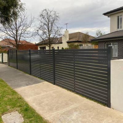 Cina OFDT Environmentally Friendly Good Look Privacy Fence Aluminum DIY Privacy Barriers Panels Outdoor Fence Customized Metal Panels in vendita