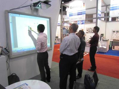 China Infrarode multi-Aanraking Interactieve Whiteboard met Elektronische Whiteboard-Technologie Te koop