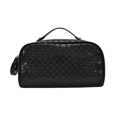 China Fashion Portable Cosmetic Bag Black Waterproof Tote Handbag Large Quilted Makeup Ladies Travel Makeup Case for sale