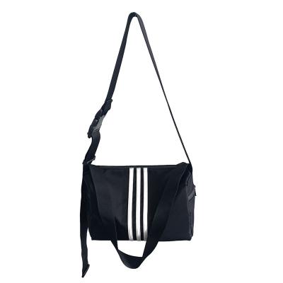 China New stripe fashion large capacity single shoulder bag tide cool cross - body bag out of the street pulled large capacity female bag for sale