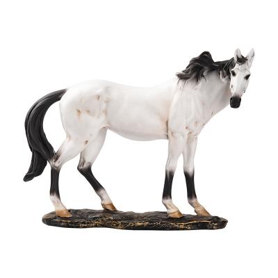 China Environmental friendly hot sales sculpt stock number living room desktop arts horse ornament for sale