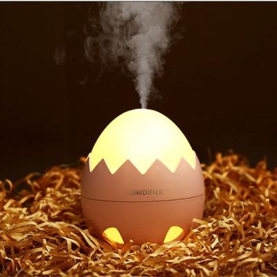 China Cute Modern Mute Bedside Office Household Air Purification Household USB Creative Eggshell Spray Mini Humidifier With Night Light for sale