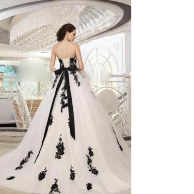 China ZH1541X Breathable Sweetheart Floor Long Plus Size Vintage Garden Western Country Bridal Wedding Dress Modest White And Black Lace Gothic for sale