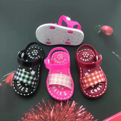 China 2022 summer little girls flat shoes children shoes lightweight elegant girls new style beach baby boy sandals pvc sole for sale