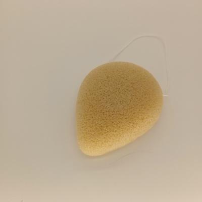 China Teardrop Konjac Facial Sponge 8g Porous Structure Exfoliating Skin Care Sponge for sale