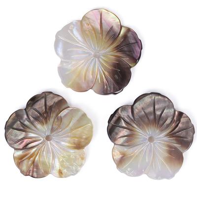 China Shell Wholesale Natural Flower Shape Pearlescent Button Flat Back 30mm Black And White Flat Back 30mm DIY Accessories for sale