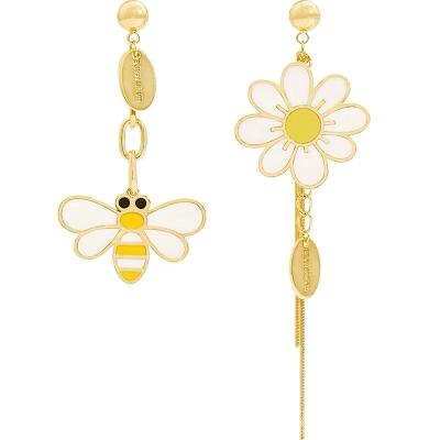 China Environmentally Friendly High Quality Personalized Flower With Bee 2021 Gold Thin Layer Stud Earrings For Women for sale