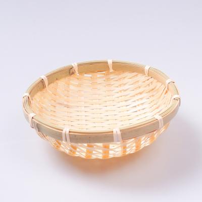 China Sustainable Handmade Round Decorative Bamboo Rattan Straw Fruit Bread Flat Woven Trays Basket for sale