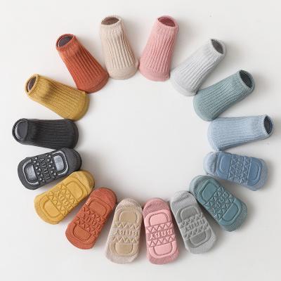 China Solid Color Antibacterial Custom Anti-Slip Baby Floor Boots Anti-Skid Cotton Combed Toddler Socks Anti-Skid Kids Socks for sale