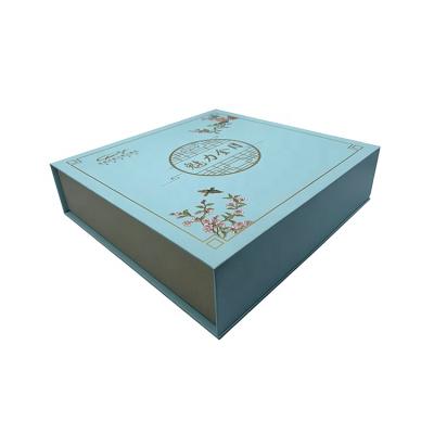 China Handmade Paper Flap Lid Packaging Cardboard Bespoke Magnetic Closure Gift Box for sale