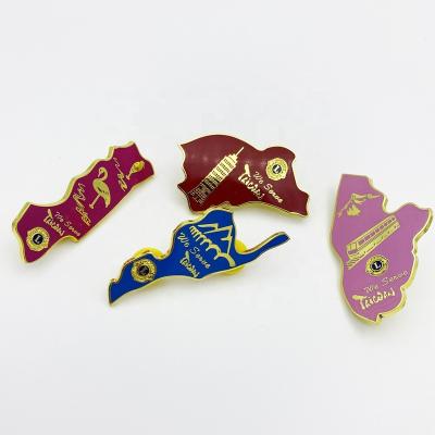 China The Other Colored Hard Lapel Pin Badge Gold Plated Poker Pin Playing Card Collar Enamel Pin for sale