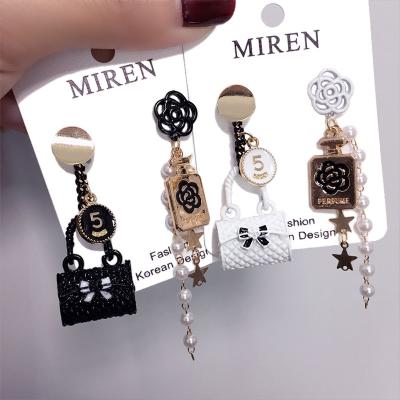 China Long Casual/Sporty Tassel Earrings Number 5 Perfume Bottle Drop Women Handbag Pearl Jewelry for sale