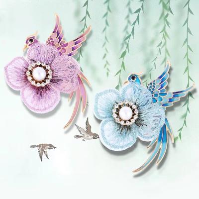 China Retro Enamel Bird Lace Flower Brooches Custom Color Women's Animal Casual Office Party Brooch Pins 2 Pins Gifts for sale