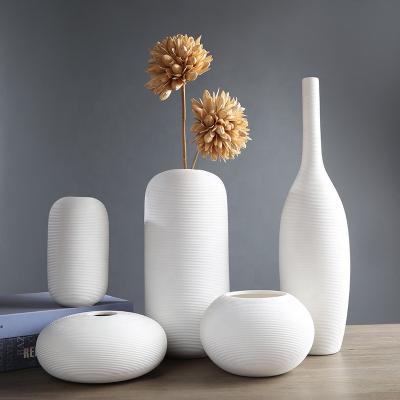 China Modern Creative Handmade Brushed Simple Elegant Brushed White Ceramic Vase Flowers Restaurant Hotel White Dry Home Decoration for sale