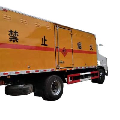 China 6.2m Dongfeng 4X2 Dangerous Goods Transport Explosive To Prevent Truck 8600X2550X3400 Mm for sale