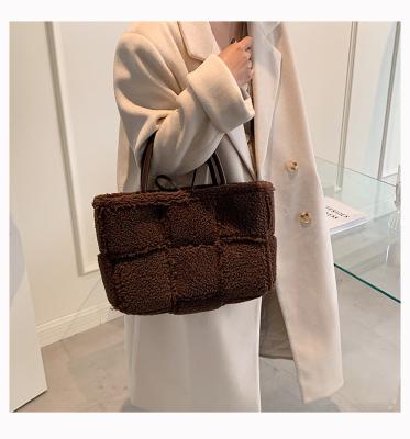 China Fashion winter new product trend temperament lamb wool woven high-grade portable packing bag for sale