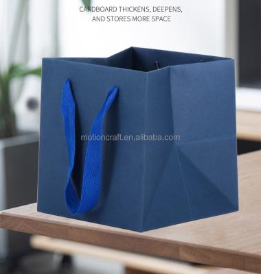 China 20*20*25cm Square Flower Bouquet Gift Packaging Bag Recyclable Paper Bag Packaging for sale