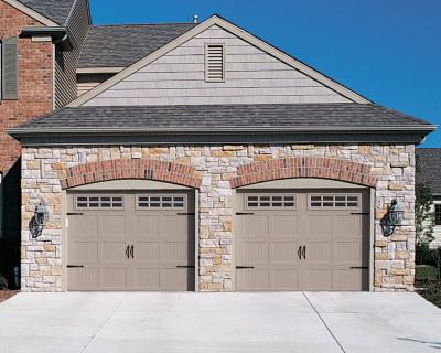 Chine Standard Size Solid Wood Garage Door Electric Side Opening Waterproof For Residential Area à vendre