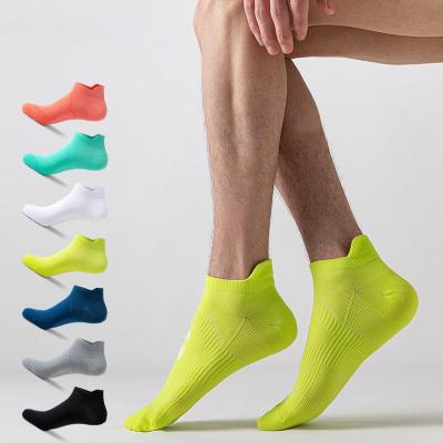 China Breathable Anti-Puffiness Running Sports Socks, Seamless Anti-Smell SocksAnti Smell and Moisture Wicking Sock for sale