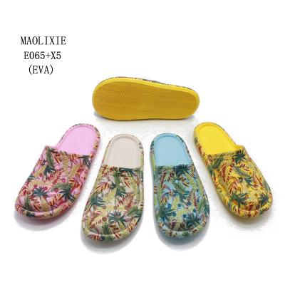 China High Quality Flat Original Fashion Ladies Slipper Sandal Girls Popular Women Women Garden Slide Slippers for sale