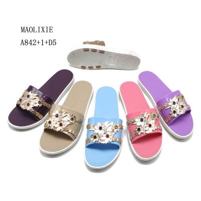 China Fashion Trend Wholesale Summer Sandals Luxury Women Slippers Female Slippers for sale