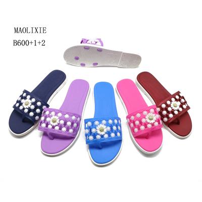 China CUSHIONING Colorful Woman's Shoes New Models Slippers Slide Sandals For Women Beach for sale