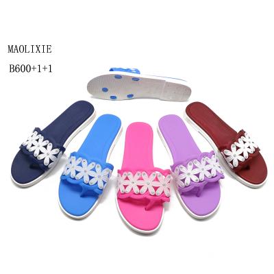 China CUSHIONING straight flat logo cheap designer beach sale cute girls slippers sandals for women for sale