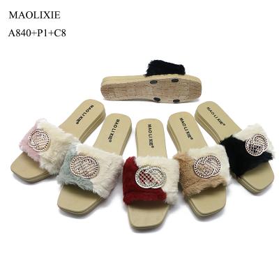 China MAOLIXIE Style Anti-Slippery Luxury Women Slides Flat Bedroom Slipper Hairy Fur Platform Sandals For Ladies for sale