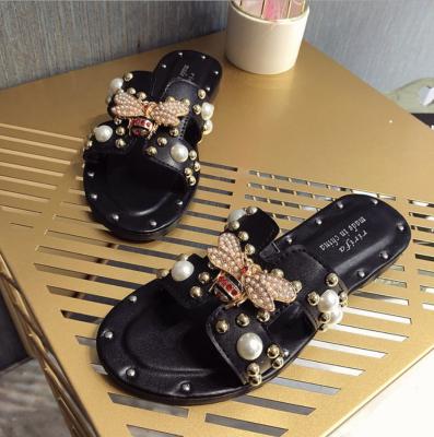 China Lightweight Platform Women Outdoor Slippers Ladies Flat Bee Pearl Rivet Double Strap Women's Smart Diamond Sandals for sale