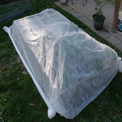 China Anti-bacteria BSCI Plant Color White Polypropylene Plant Protection Nonwoven Garden Fleece for sale