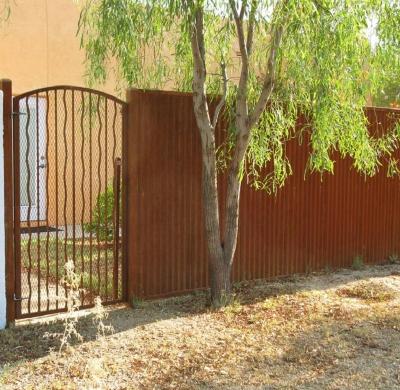 China Easily Assembled Steel Weathering Rusted Corrugated Corten Fence Panels for sale