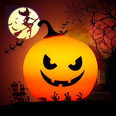 China Modern Silicone Lamp Halloween Silicone Night Lamp Multicolor Changing Pumpkin Shaped Bedside Light for sale