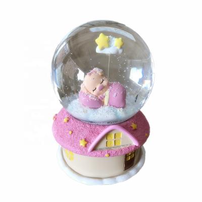 China Custom Resin Snow Globe Piggy Snowball Souvenir From Europe for sale