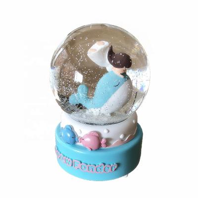 China Wholesale Europe Souvenir Glitter Water Ball Resin Dolphin Snow Globe for sale