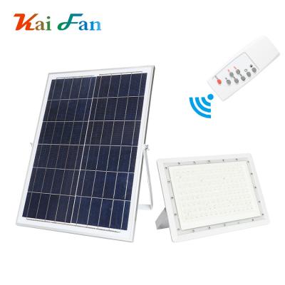 China Slim Outdoor Garden Aluminum Waterproof IP65 50 100 150W Solar Led Flood Lighting for sale